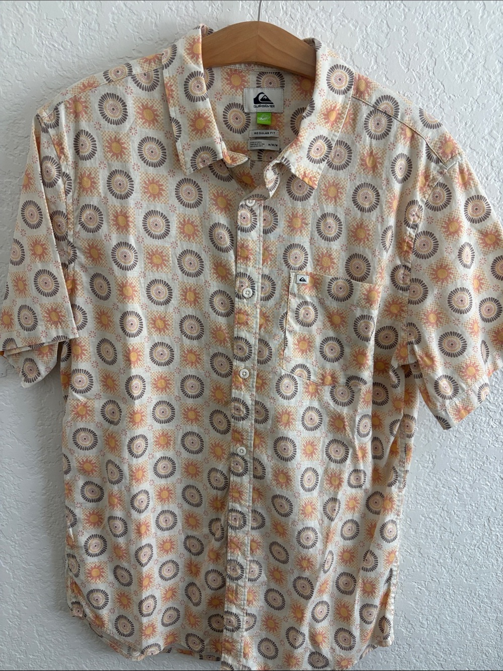 Quiksilver Men's Short-Sleeve Printed Button-Up Shirt in Cream